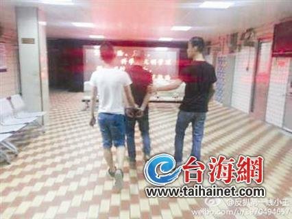 反扒隊員擒小偷