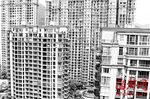 莆田小區(qū)頂樓“葡萄架” 咋成實體房