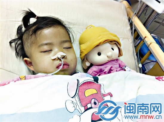 小佳怡病情暫時(shí)較為穩(wěn)定，昨日在午睡