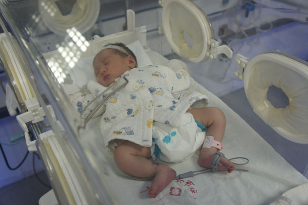 女?huà)朐卺t(yī)院檢查身體