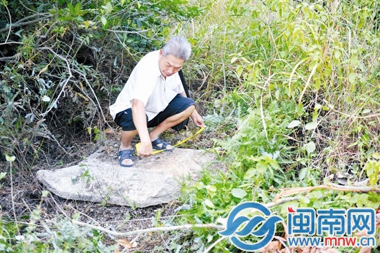 黃一龍墓旁邊還發(fā)現(xiàn)一個(gè)石質(zhì)屋頂