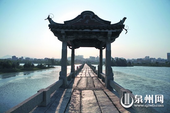 歷經(jīng)歲月洗禮，安平橋仍散發(fā)勃勃生機(jī)