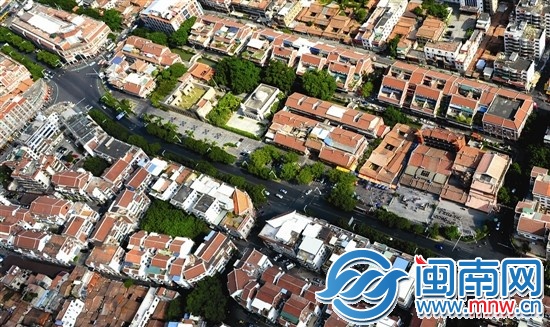 2.涂門街上，清凈寺與關(guān)帝廟毗鄰而建