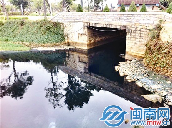 前日,安平橋水頭橋頭水黑如墨