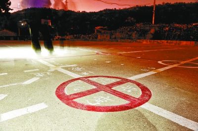 北京市民鳴槍放3只藏獒驅(qū)散廣場跳舞大媽