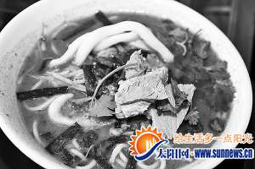 沙茶面、面線糊進(jìn)清華，掀起美食旋風(fēng)。1