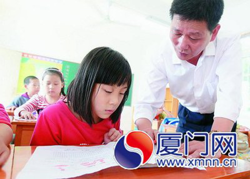 葉江南27載青春獻給山村小學(xué)