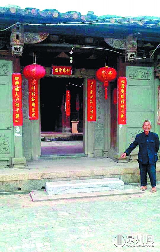 墊腳石被盜后,族親買(mǎi)了一方白石放在原位