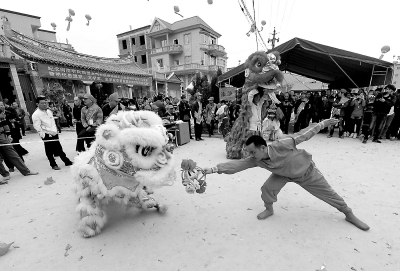 舞獅表演為活動(dòng)增添氣氛