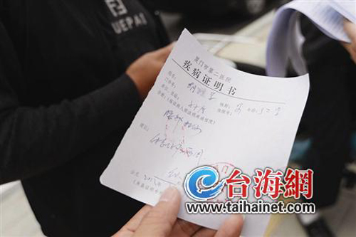 體校男生翻門出校1