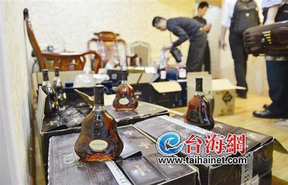 廁所對面搜出25萬元假酒