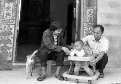 搬進(jìn)新房后，高廷勇一家其樂融融