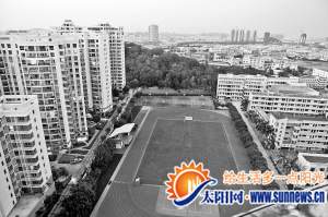 許多校園的運動場閑時不對社區(qū)居民開放