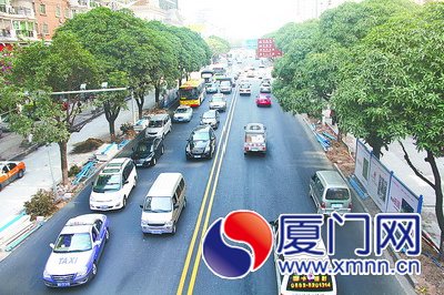 路面增高后，部分主車道已恢復(fù)通車