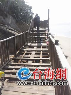 環(huán)島路木棧道毀壞