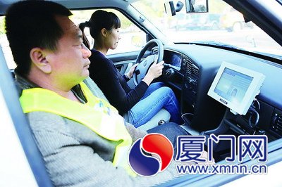 ■坐在考生旁邊的不再是考官，而是安全員