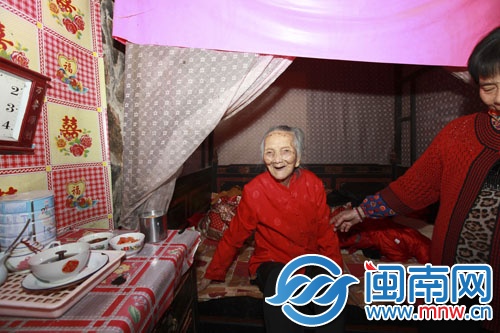 童謠唱著唱著，黃阿婆笑了