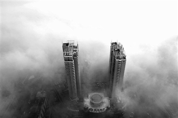 五日，江蘇省南通市大霧籠罩