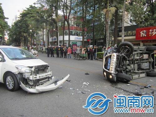 車禍引發(fā)堵路半小時