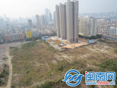 地處火車站、湖濱南繁華商圈的“寶地”昨日拍賣