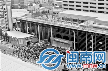 石博會(huì)上人頭攢動(dòng)(資料圖)