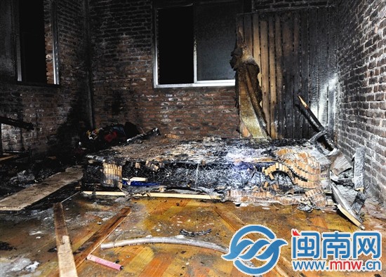 房間被火洗劫一空,成了黑色地獄