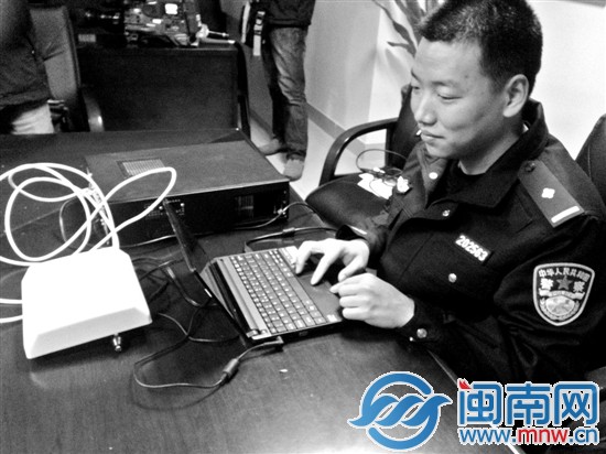 ▶筆記本電腦、主機箱和無線設(shè)備制成了偽基站