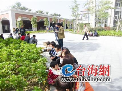 工人來到杏林灣商務(wù)營(yíng)運(yùn)中心門口