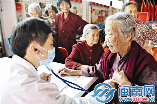 社區(qū)組織老人免費(fèi)體檢