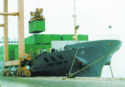 1988年，廈門港開辟了第一條國(guó)內(nèi)集裝箱班輪航線