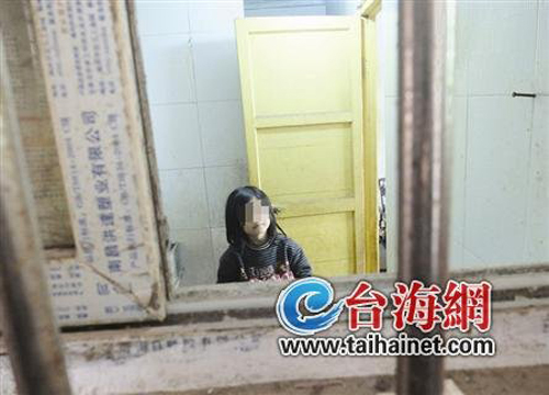 好幾個(gè)月沒(méi)理發(fā)，小欣（化名）看起來(lái)像個(gè)女孩