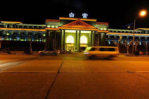 13歲小土豪會所毆打經理后叫囂:父母是高官(圖文無關)