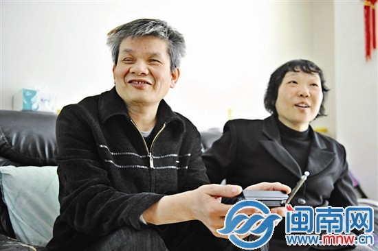 雖然生活不易，但老兩口互相照顧，面對生活也很樂觀