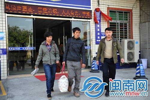 泉州常泰派出所工作人員送陳奕新去廈門寺廟