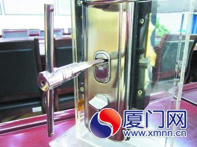 小偷自制螺絲刀撬摩托車(chē)等