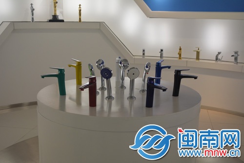 中宇個性化、多顏色的水龍頭（圖片右上角是“惠安女