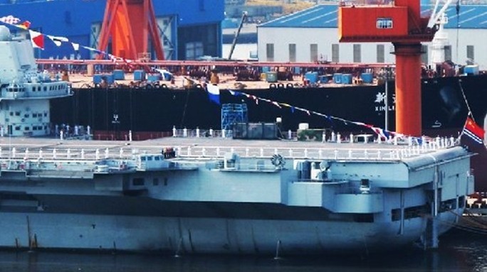 中國(guó)001A型國(guó)產(chǎn)中型航母1