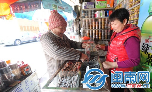 呷甜來林阿香店里買蜜餞的