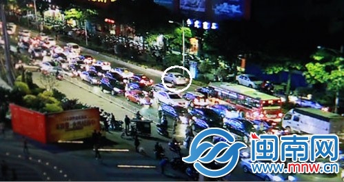 泉州市區(qū)寶洲街萬達廣場外