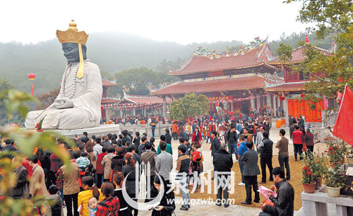 慶典活動(dòng)現(xiàn)場(chǎng)信眾云集