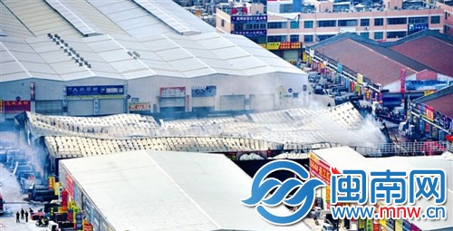 28號樓鐵皮屋頂被燒塌