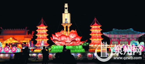 “東亞文化之都”主題花燈亮相，吸引市民拍照留念。