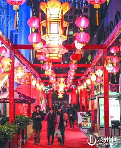 泉州浦西萬達(dá)金街逛燈會(huì)品小吃