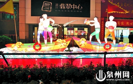 海上潑水，多熱鬧