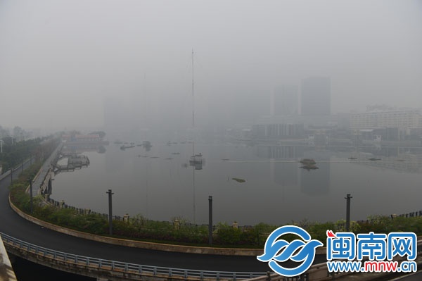 昨日12時24分，豐澤浦西，泉州最高商業(yè)樓迷失霧中