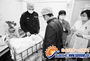 寶寶的叔叔見到寶寶后，連說“謝謝你們的細(xì)心照顧”。