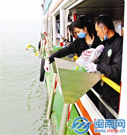 不少人千里赴廈，實現(xiàn)逝者遺愿