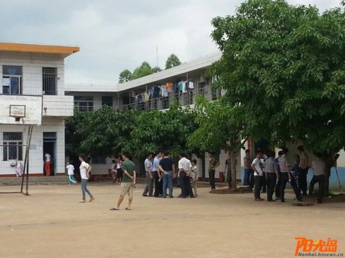 海南小學(xué)生春游大巴事故現(xiàn)場(chǎng)1