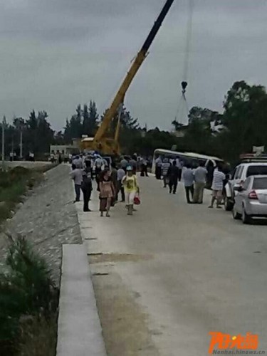 海南小學(xué)生春游大巴事故現(xiàn)場(chǎng)5