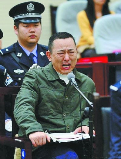 劉漢多次情緒失控，當(dāng)庭痛哭